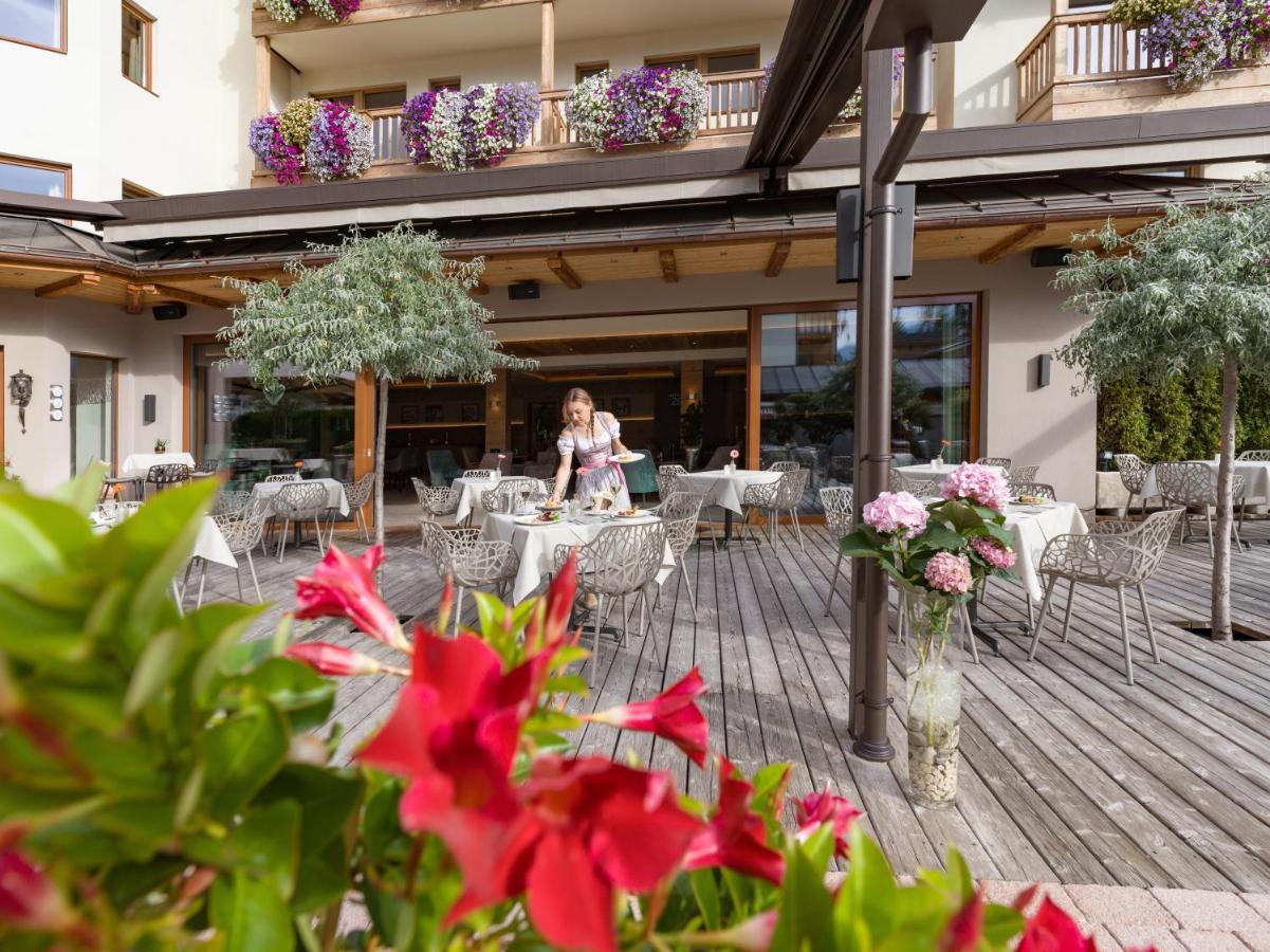 Hotel Zentral ****Superior Kirchberg in Tirol Exteriör bild