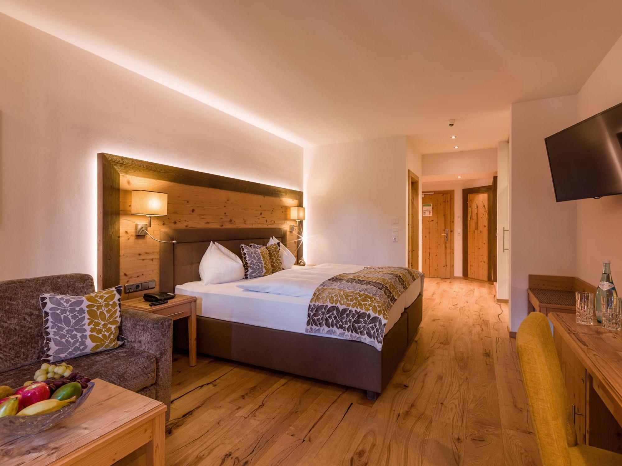 Hotel Zentral ****Superior Kirchberg in Tirol Exteriör bild