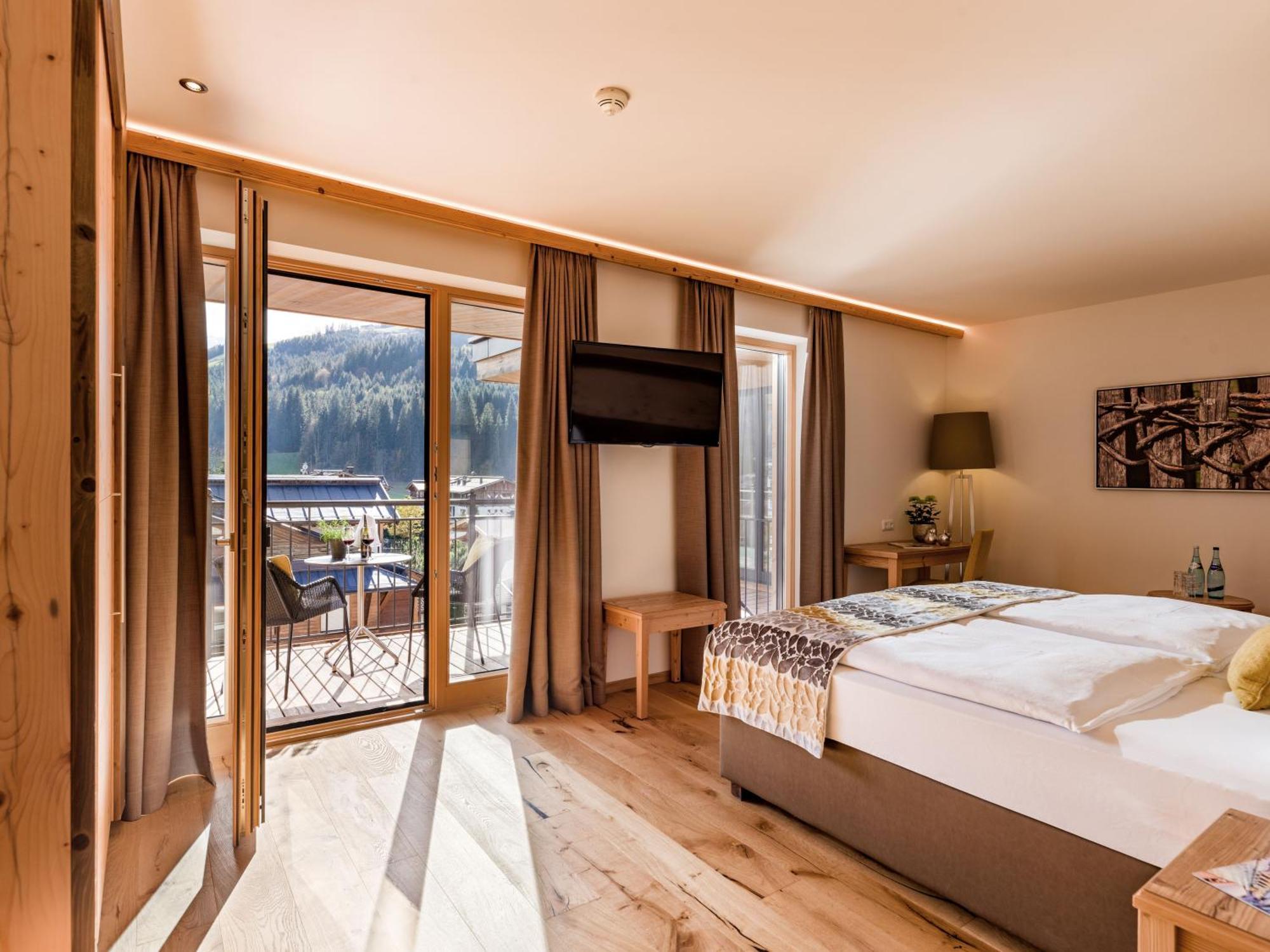Hotel Zentral ****Superior Kirchberg in Tirol Exteriör bild