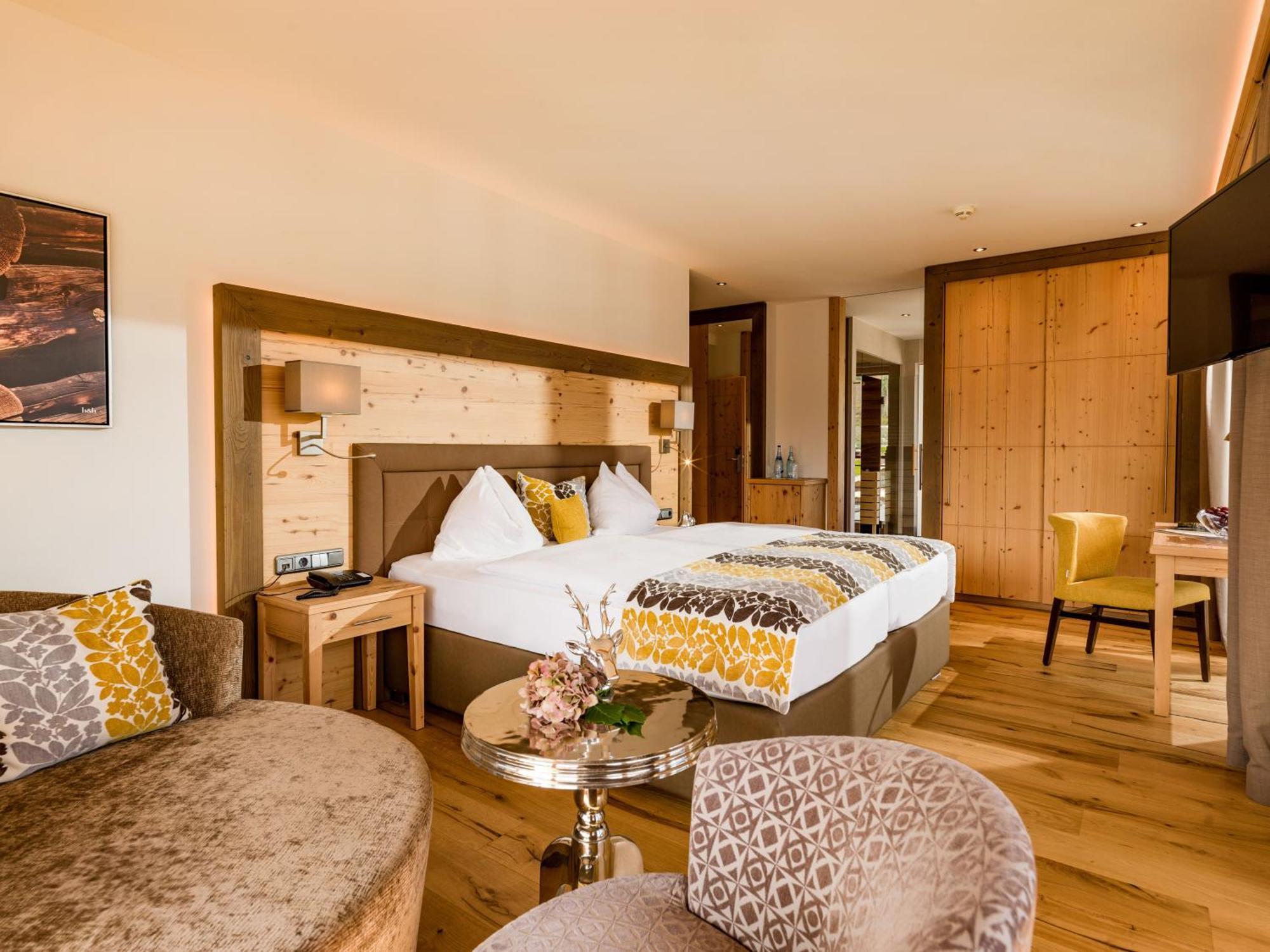 Hotel Zentral ****Superior Kirchberg in Tirol Exteriör bild