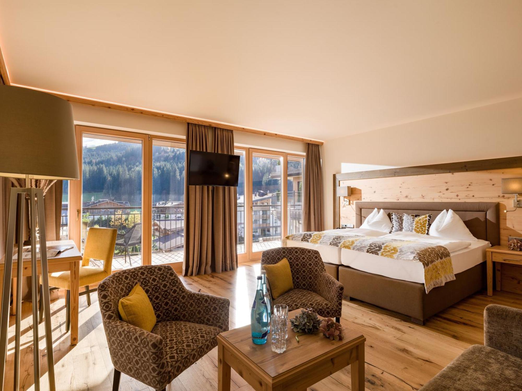 Hotel Zentral ****Superior Kirchberg in Tirol Exteriör bild