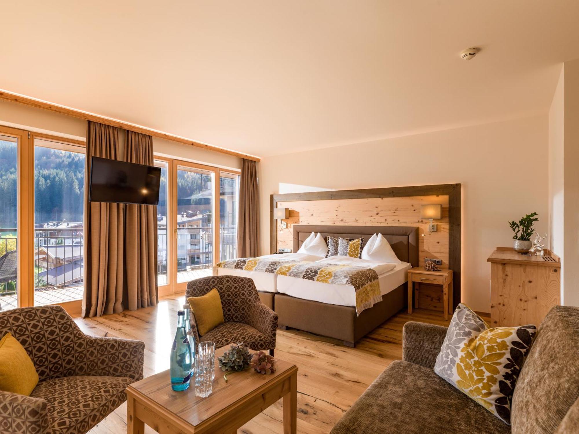 Hotel Zentral ****Superior Kirchberg in Tirol Exteriör bild