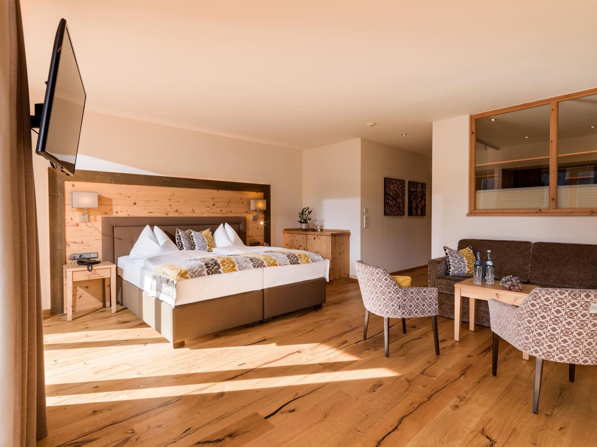 Hotel Zentral ****Superior Kirchberg in Tirol Exteriör bild