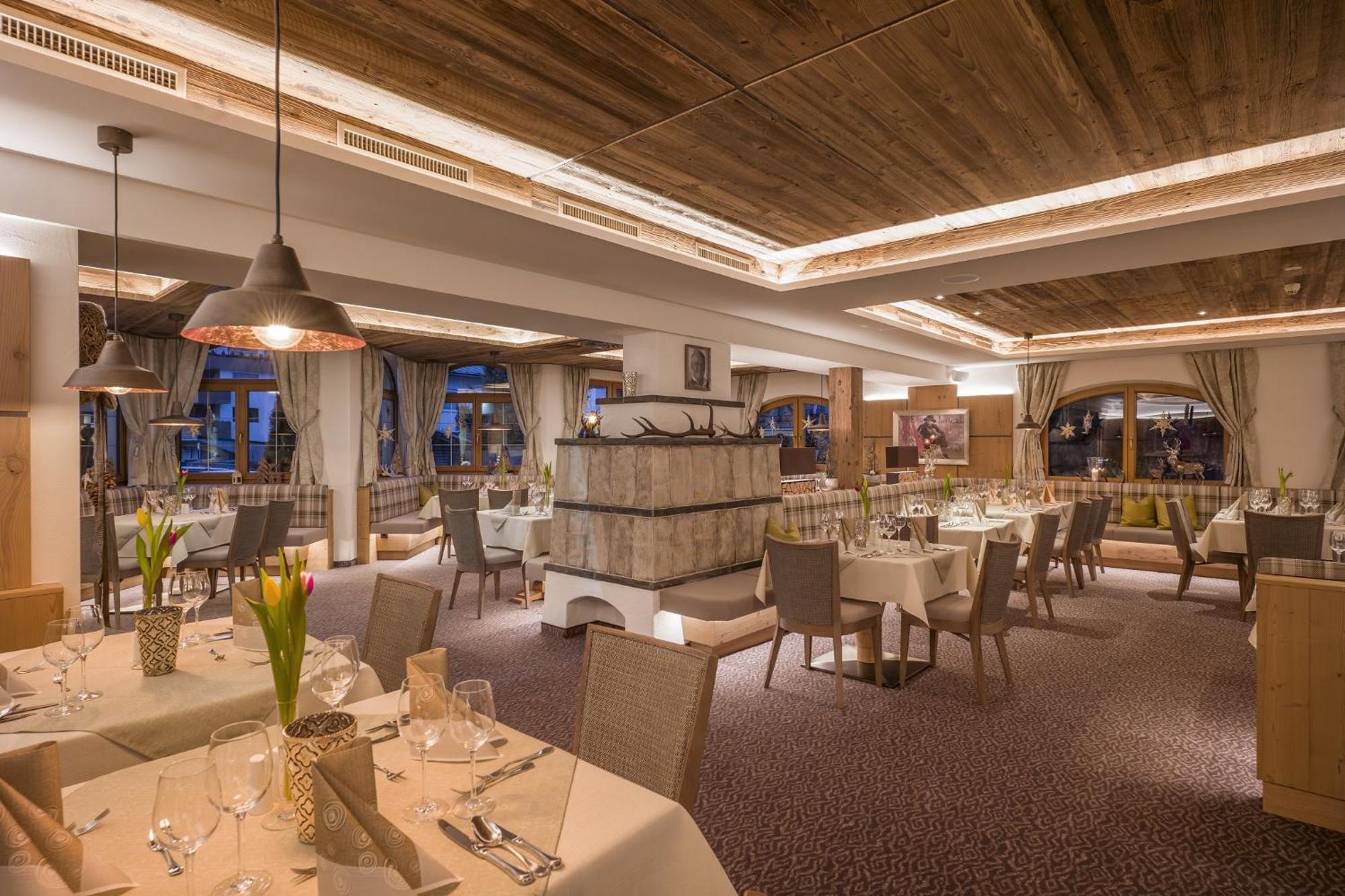 Hotel Zentral ****Superior Kirchberg in Tirol Exteriör bild